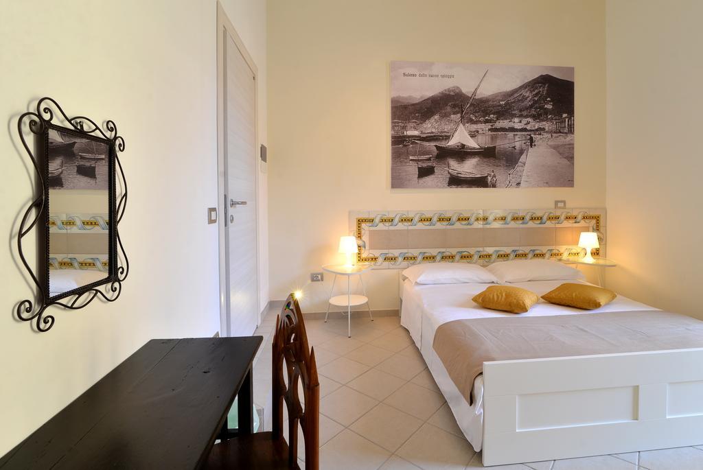 סלרנו Santi E Saraceni Rooms חדר תמונה